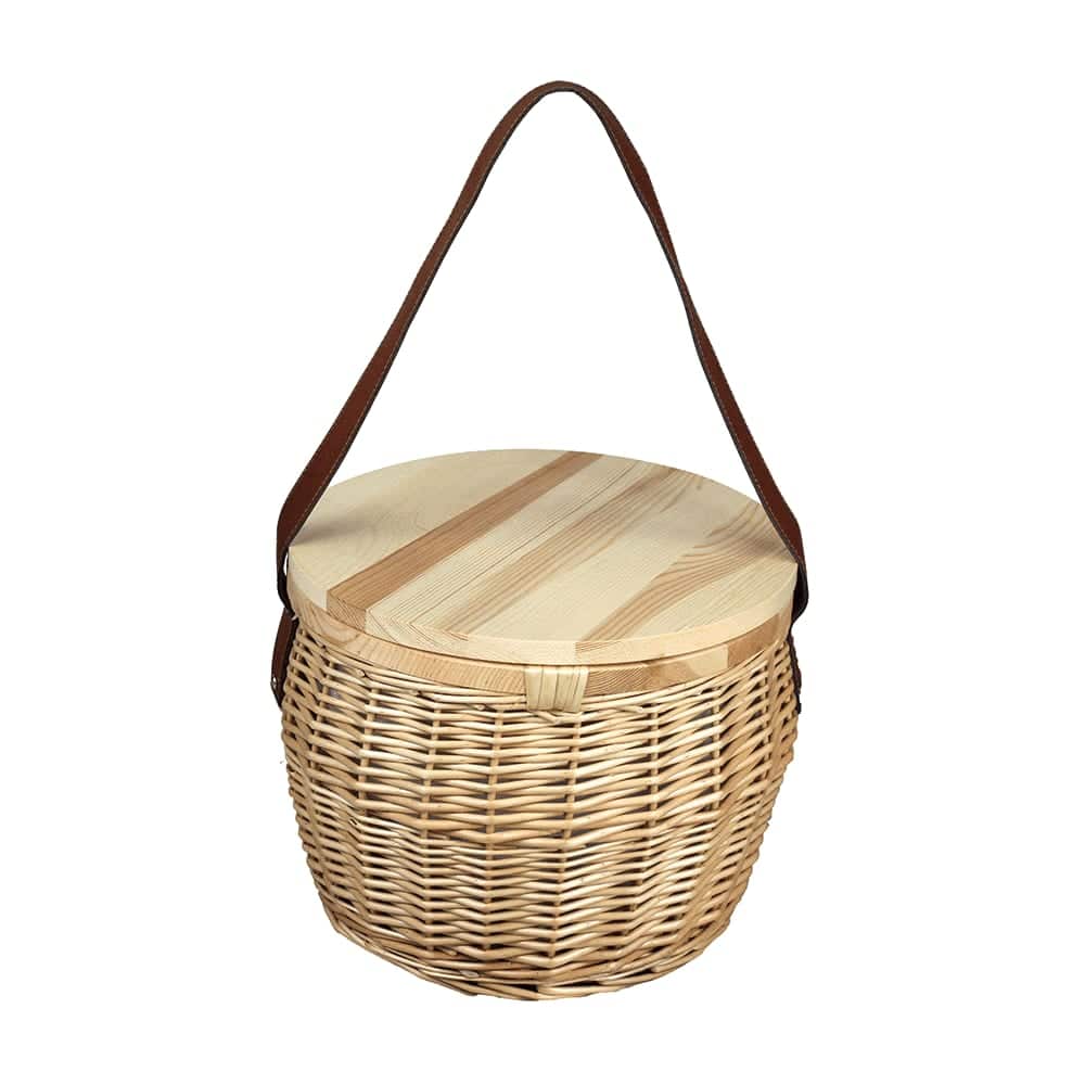 A wicker cooler basket in natural tones with a wooden lid and a brown shoulder strap. It features a branding logo.