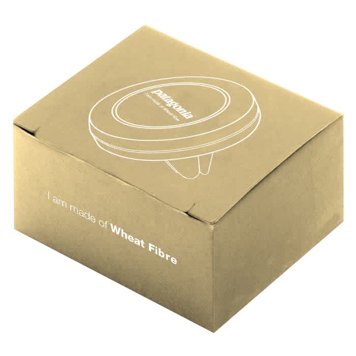 A round, black car vent mount in a box made of wheat fibre, with a logo visible on the packaging.
