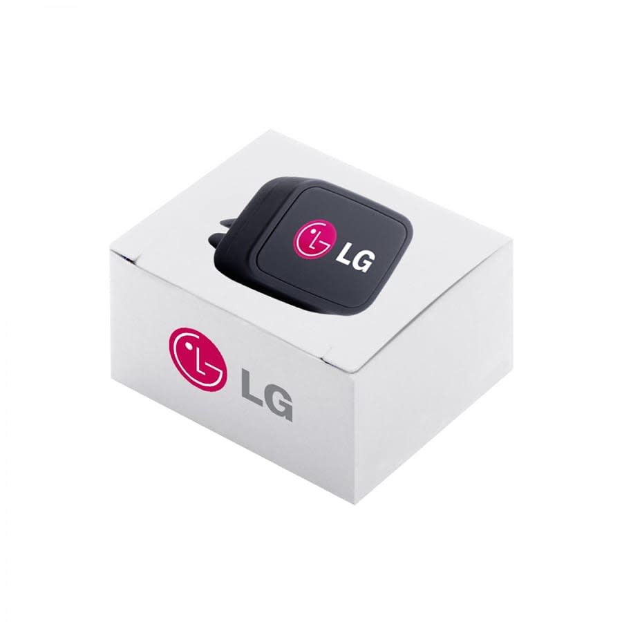 A black universal magnetic car mount displayed in a white box with a logo.
