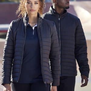 Women’s black puffer jacket featuring a fitted design, paired with a model in casual attire, against an outdoor background.