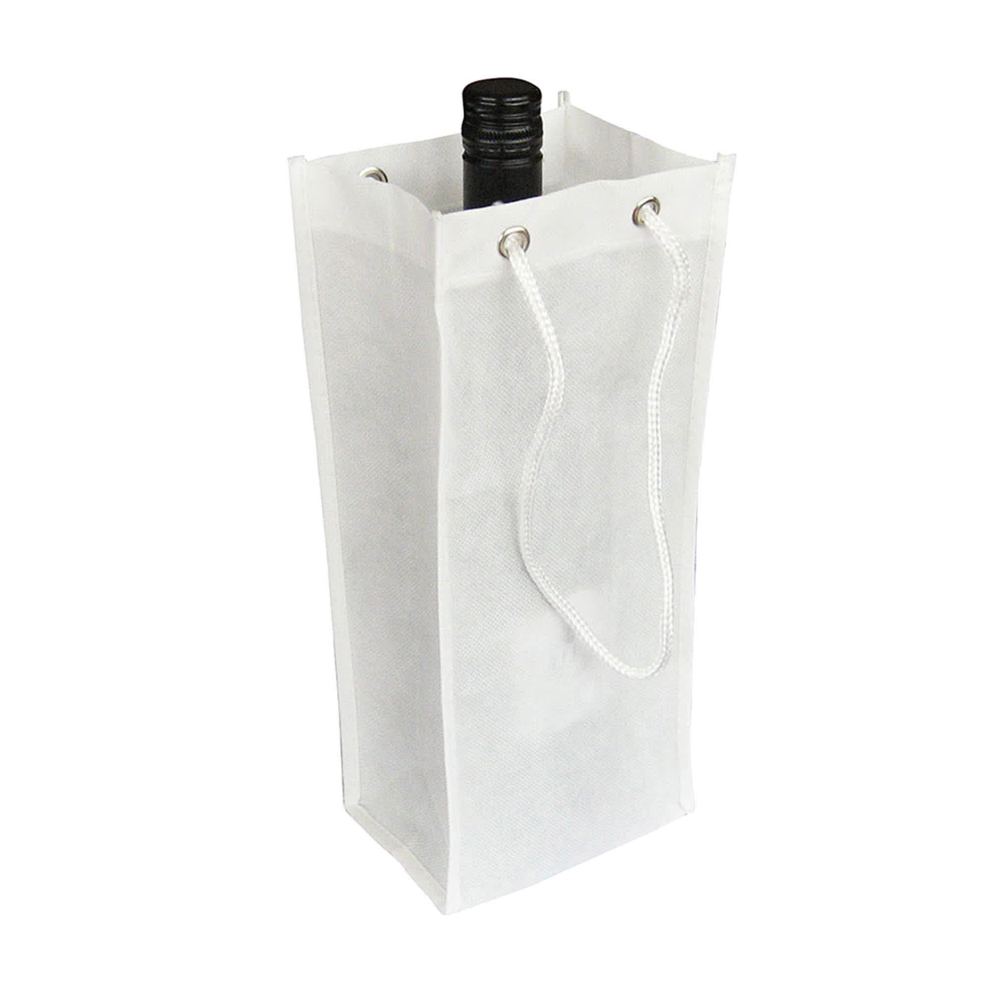 A drink bottle is placed inside a white non-woven single bottle bag with rope handles. The bag has a branded logo.