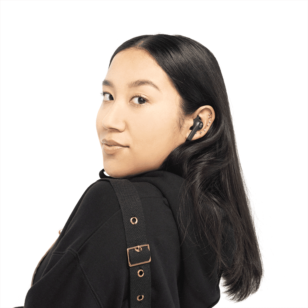 A black box packaging for Skullcandy Indy EVO True Wireless earbuds featuring various technical specifications and a logo.