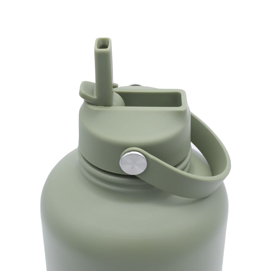 A drink bottle in olive green with a straw lid and a carrying handle, featuring a silver accent on the lid.