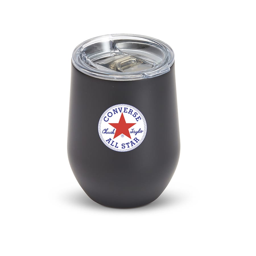 A drink mug in matte black with a transparent lid and a logo. It has a rounded shape suitable for beverages.