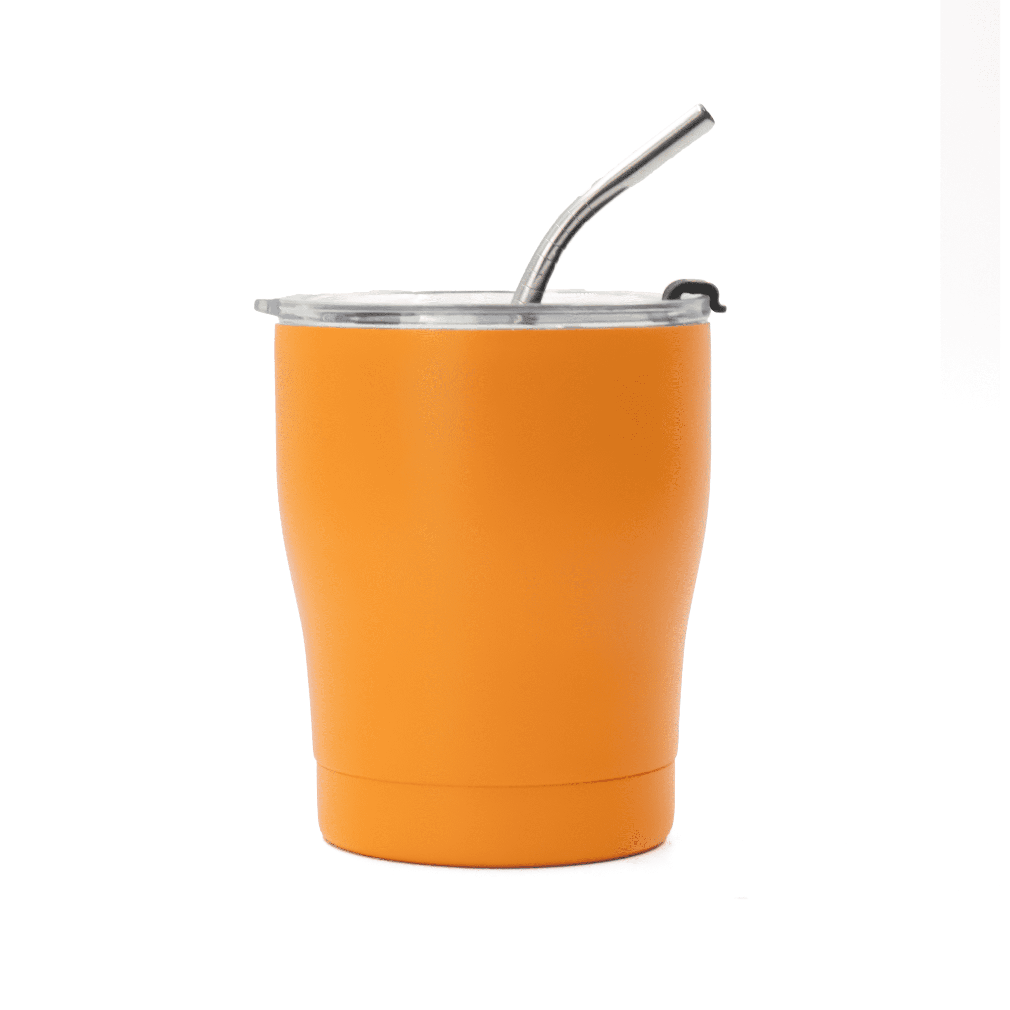A drink bottle featuring an orange body, a metal straw, and a transparent lid, with a logo on the side.