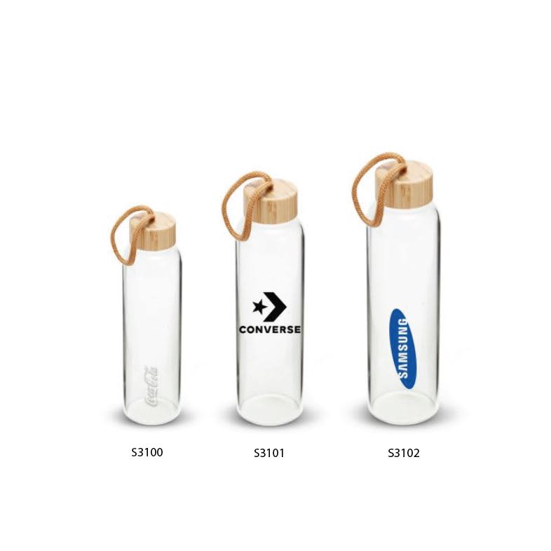 A drink bottle featuring a clear glass body and a bamboo lid, with a rope handle. It includes branding.
