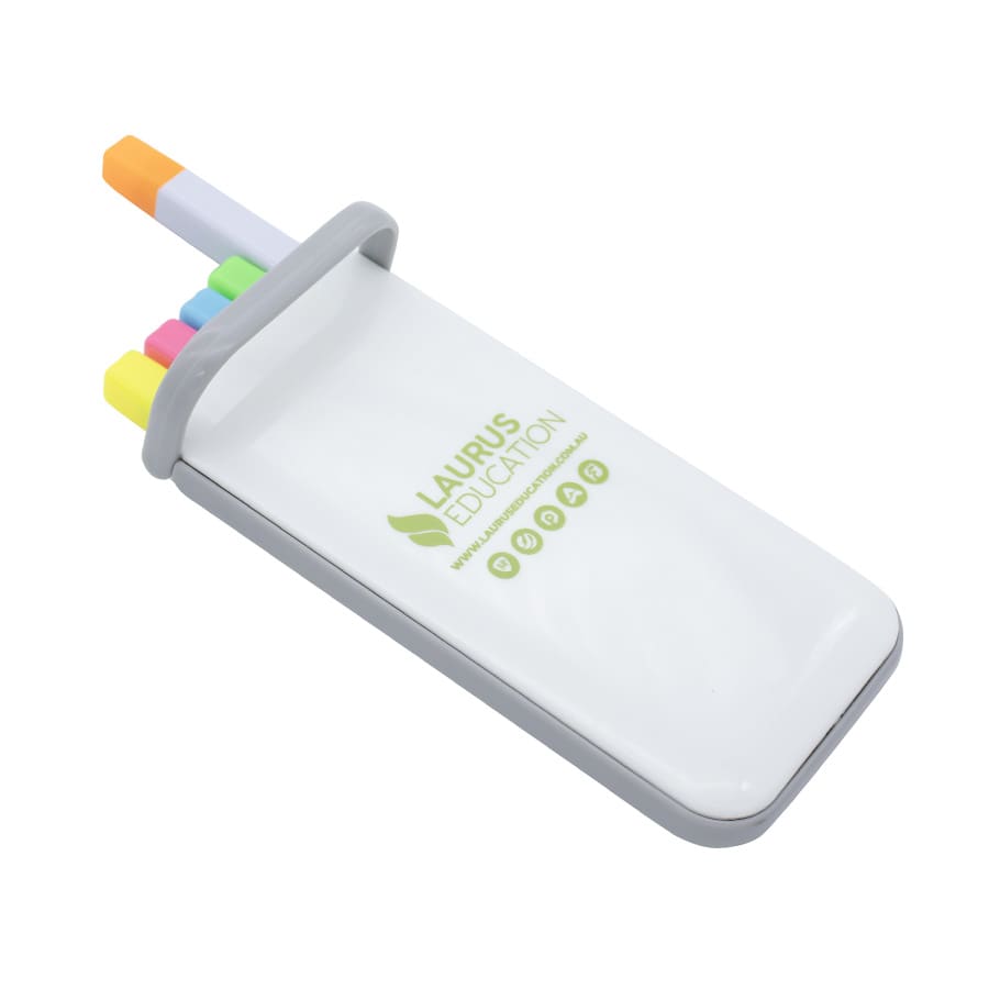 A highlighter set in a case with four colours: yellow, pink, blue, and orange. The case has a logo.