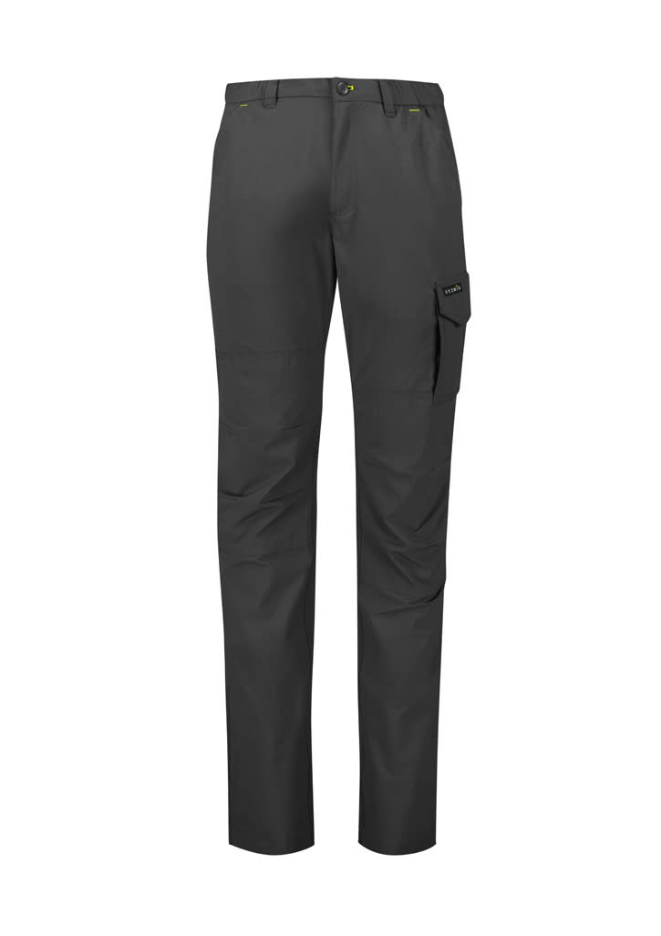 Lightweight men's cargo pants in dark grey with side pockets and a logo. Ideal for outdoor activities.