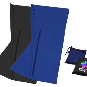 Two workout towels in black and blue, accompanied by a mesh pouch and a branded storage bag.
