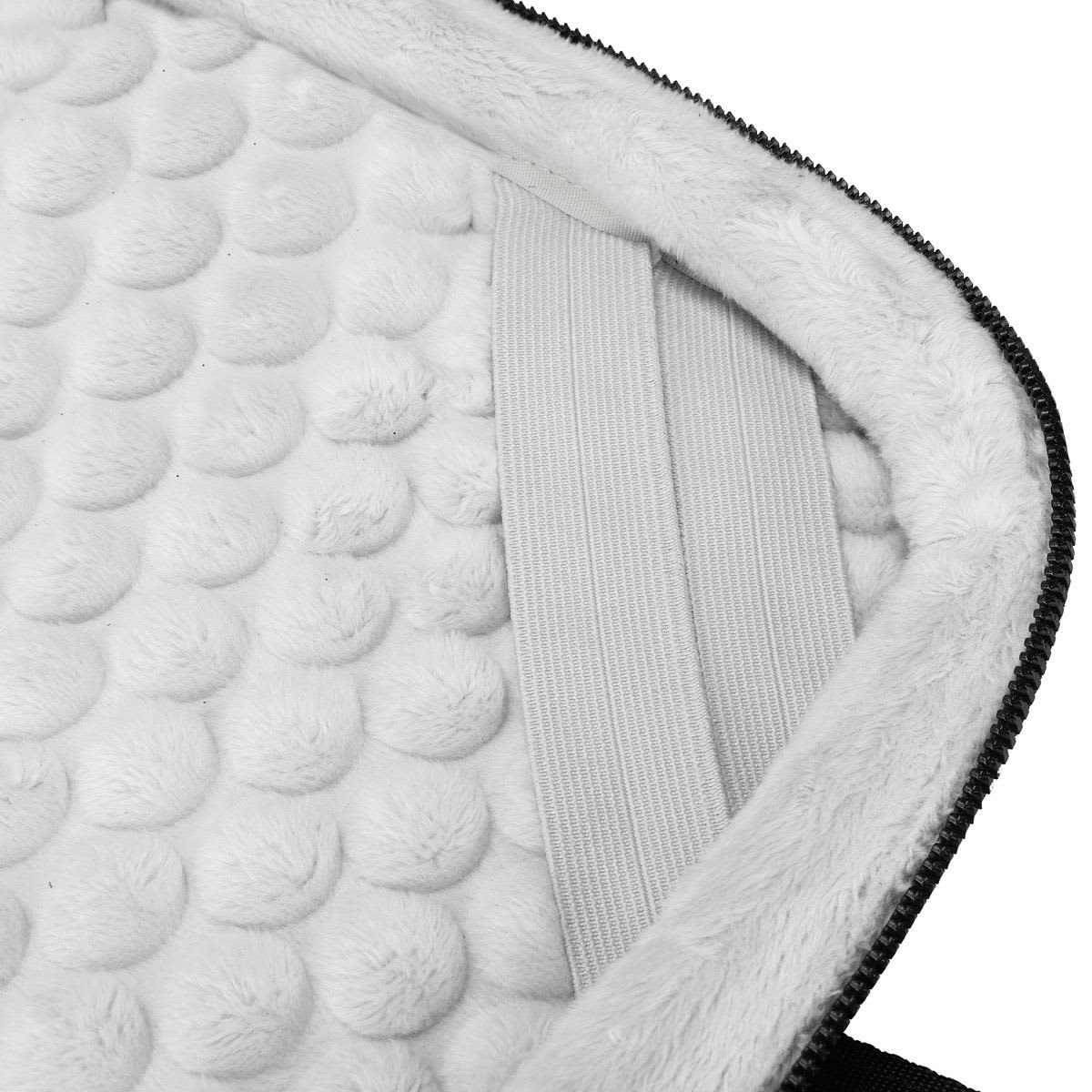 A close-up of the interior padding of a Swissdigital Bolligen 14'' Laptop Sleeve, featuring soft, plush white material.